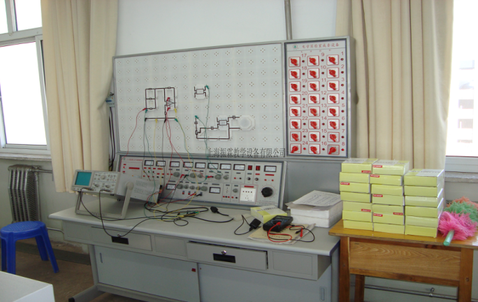 这一款是上海振霖教学设备公司生产的ZLCB-805型电工电子电力拖动实验室成套设备（教师桌）。